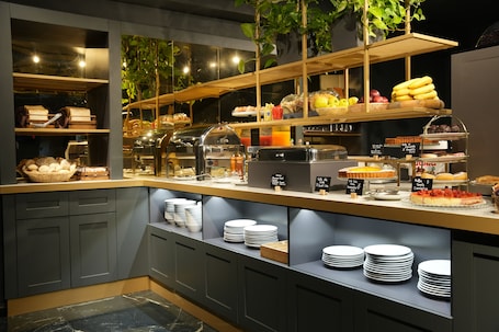 Daily buffet breakfast for a fee. Hotel Urbani
