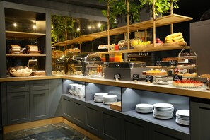Daily buffet breakfast (EUR 10 per person)