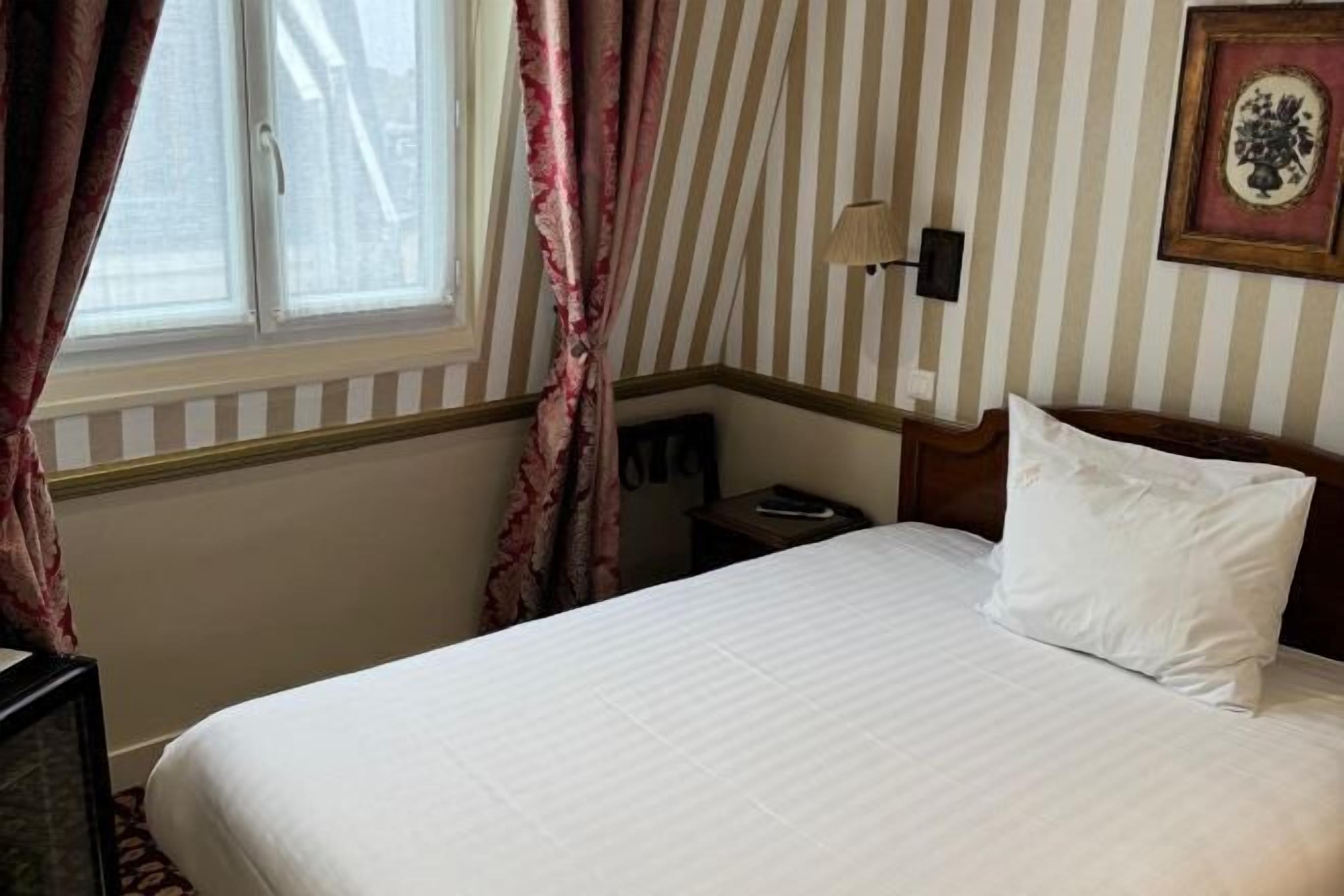 Ropa de cama de alta calidad y minibar 