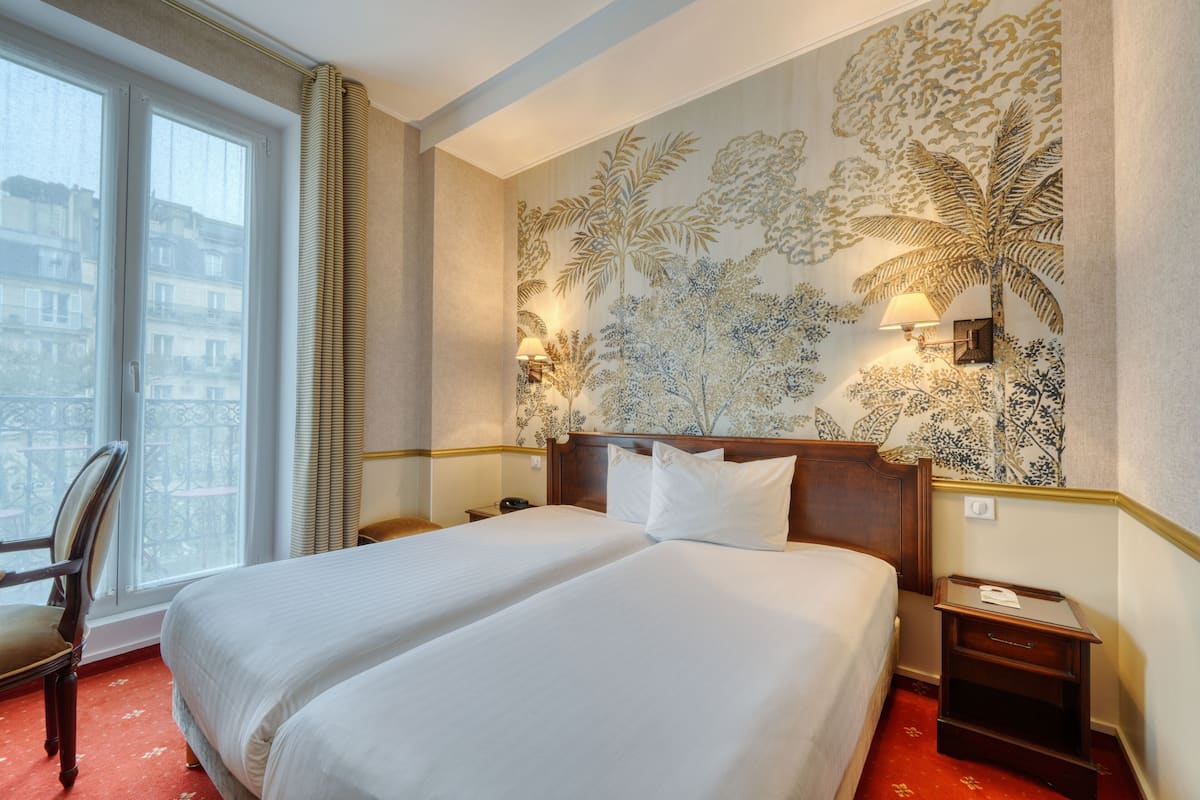 Twin Room, City View (View) | Sängtillbehör av högsta kvalitet och minibar