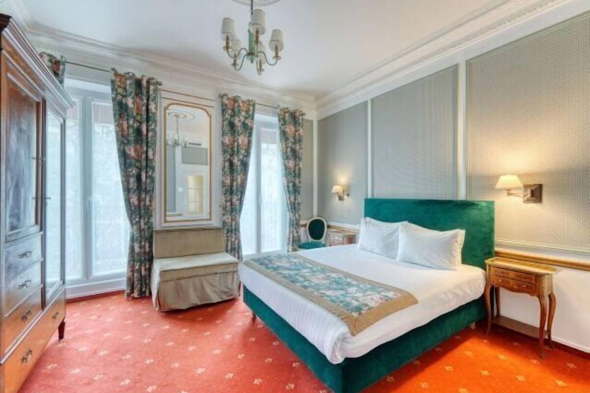 Premium bedding, minibar, in-room safe, desk
