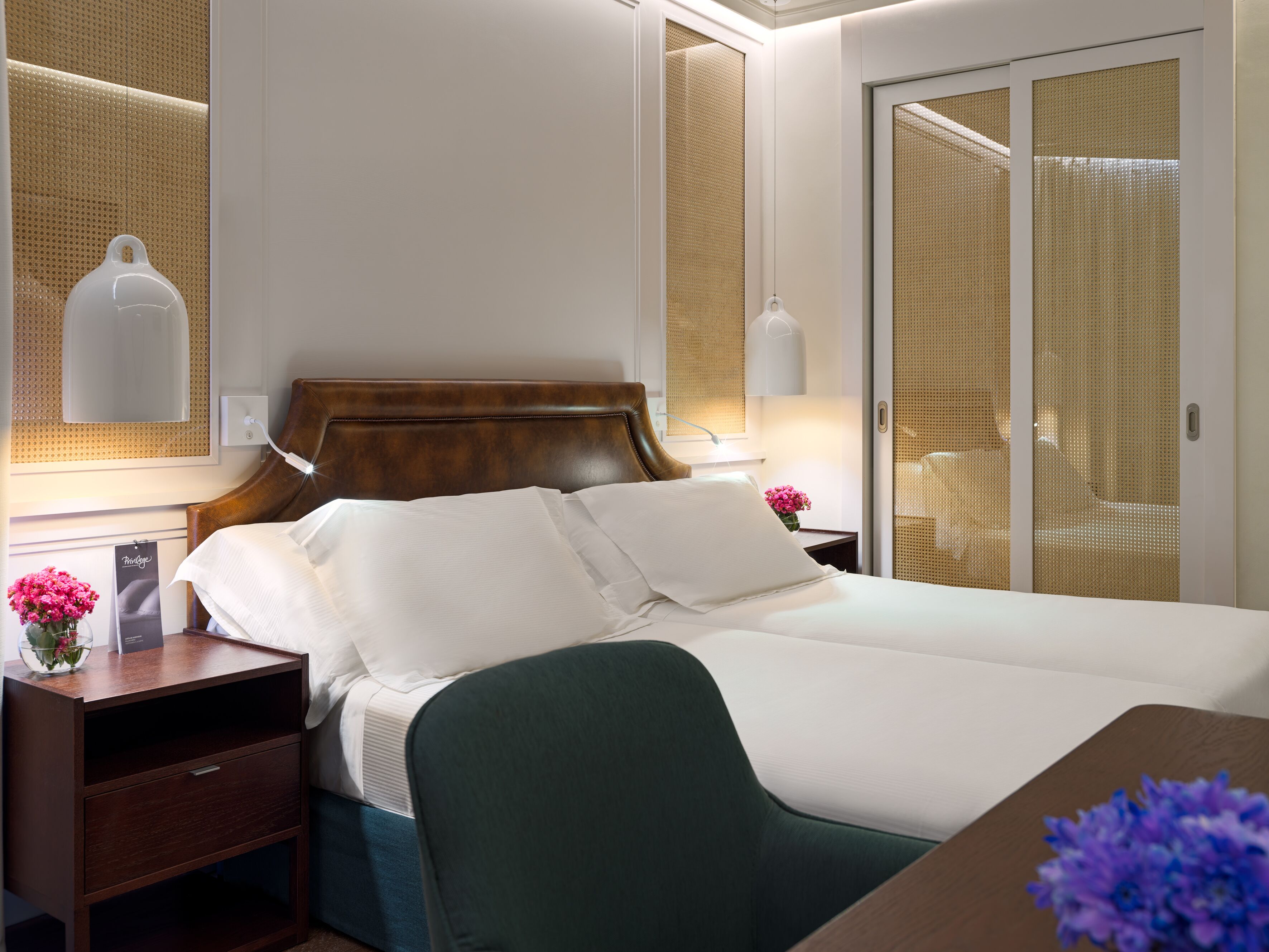 Minibar, escritorio, cortinas blackout y wifi gratis 