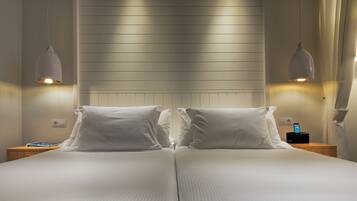 1 slaapkamer, een minibar, een bureau, verduisterende gordijnen