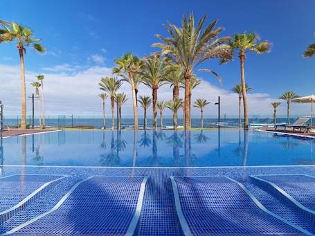 3 outdoor pools, pool umbrellas, sun loungers