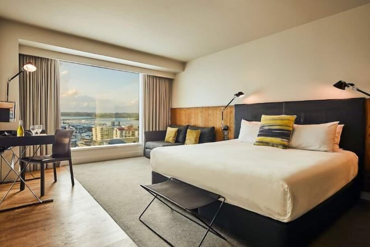 1 bedroom, hypo-allergenic bedding, minibar, in-room safe