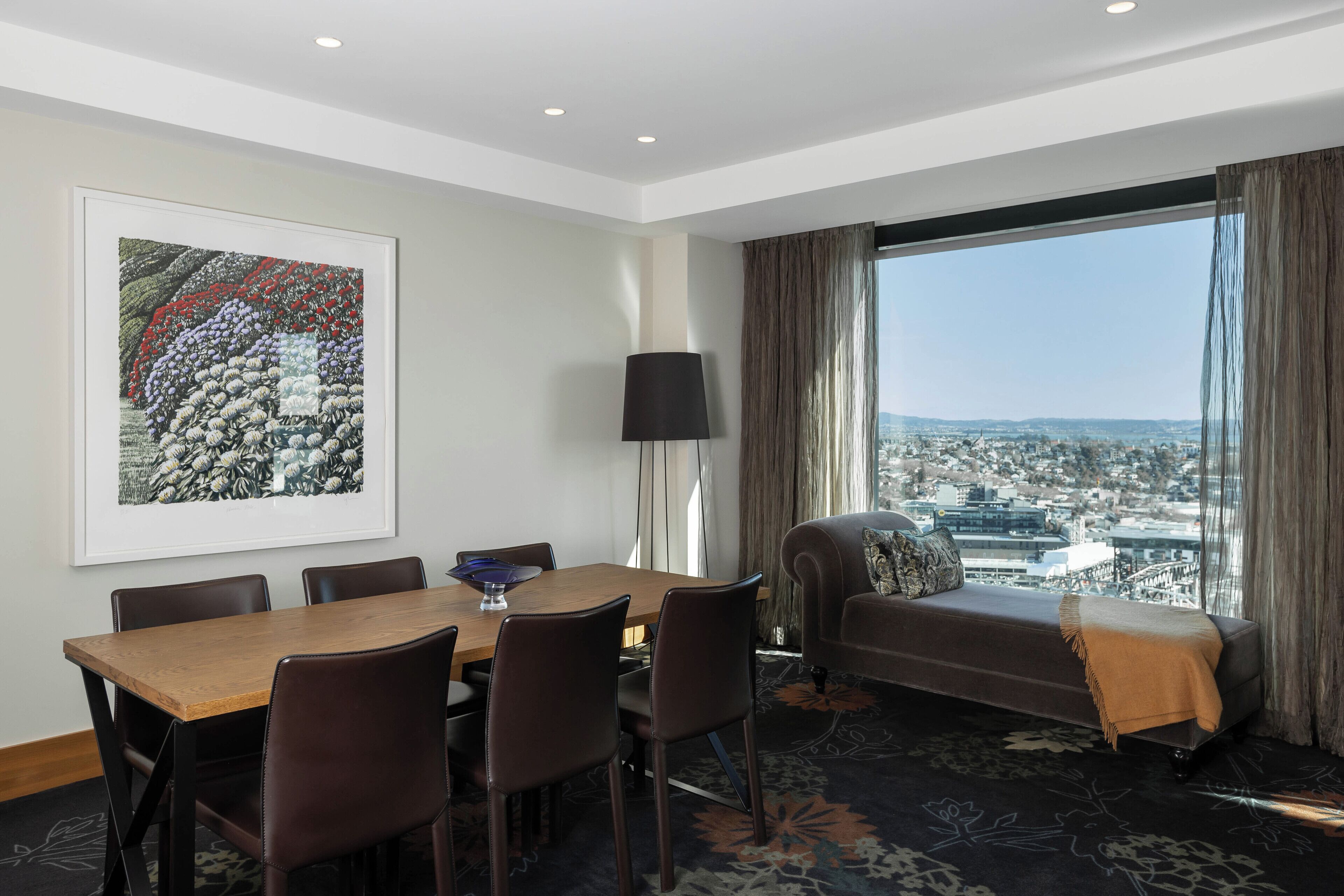 Grand Opulence Suite | Allergitestet sengetøy, minibar, safe på rommet og blendingsgardiner