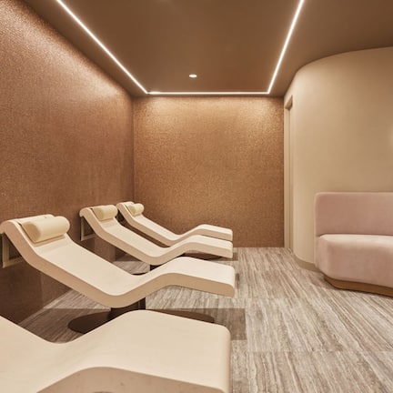 Hot tub, steam room, body treatments, hydrotherapy, aromatherapy