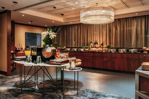 Desayuno buffet diario (NZD 45.00 por persona)