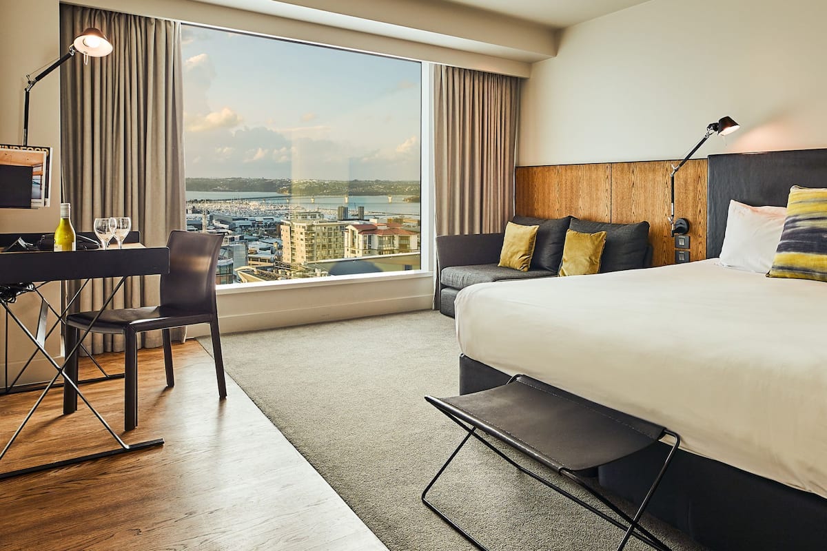 Hypo-allergenic bedding, minibar, in-room safe, blackout curtains