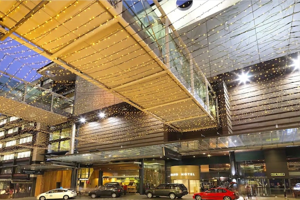 Façade de lâhĂ©bergement - soirĂ©e/nuit