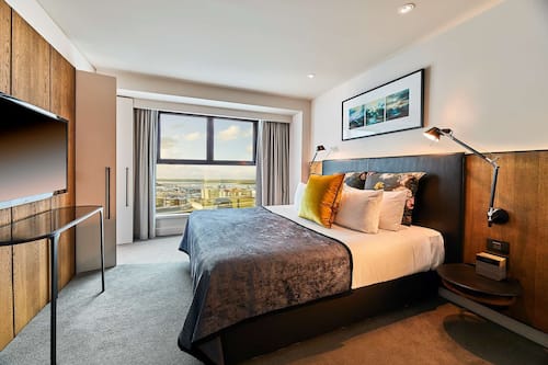 Grand Deluxe Harbour View Suite