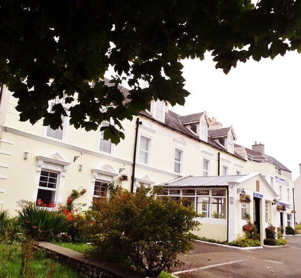 Exterior - The Portland Hotel (Lybster)