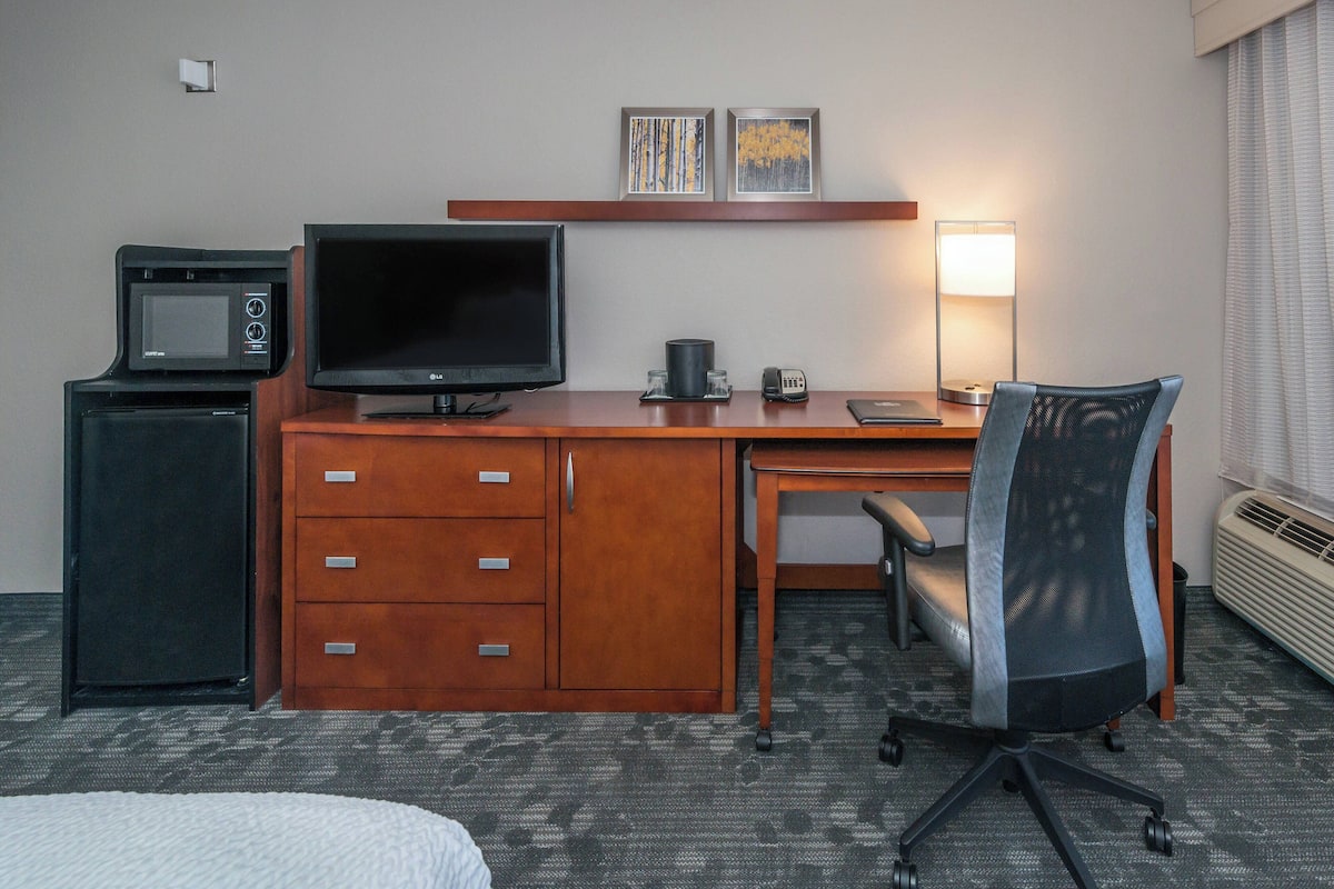 1 bedroom, premium bedding, individually furnished, desk