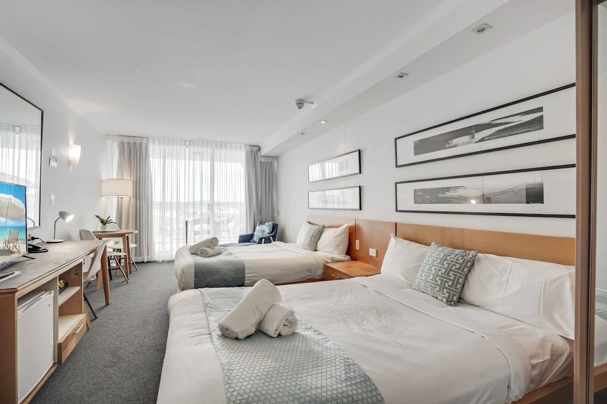 Double Studio | Desk, iron/ironing board, free WiFi, bed sheets