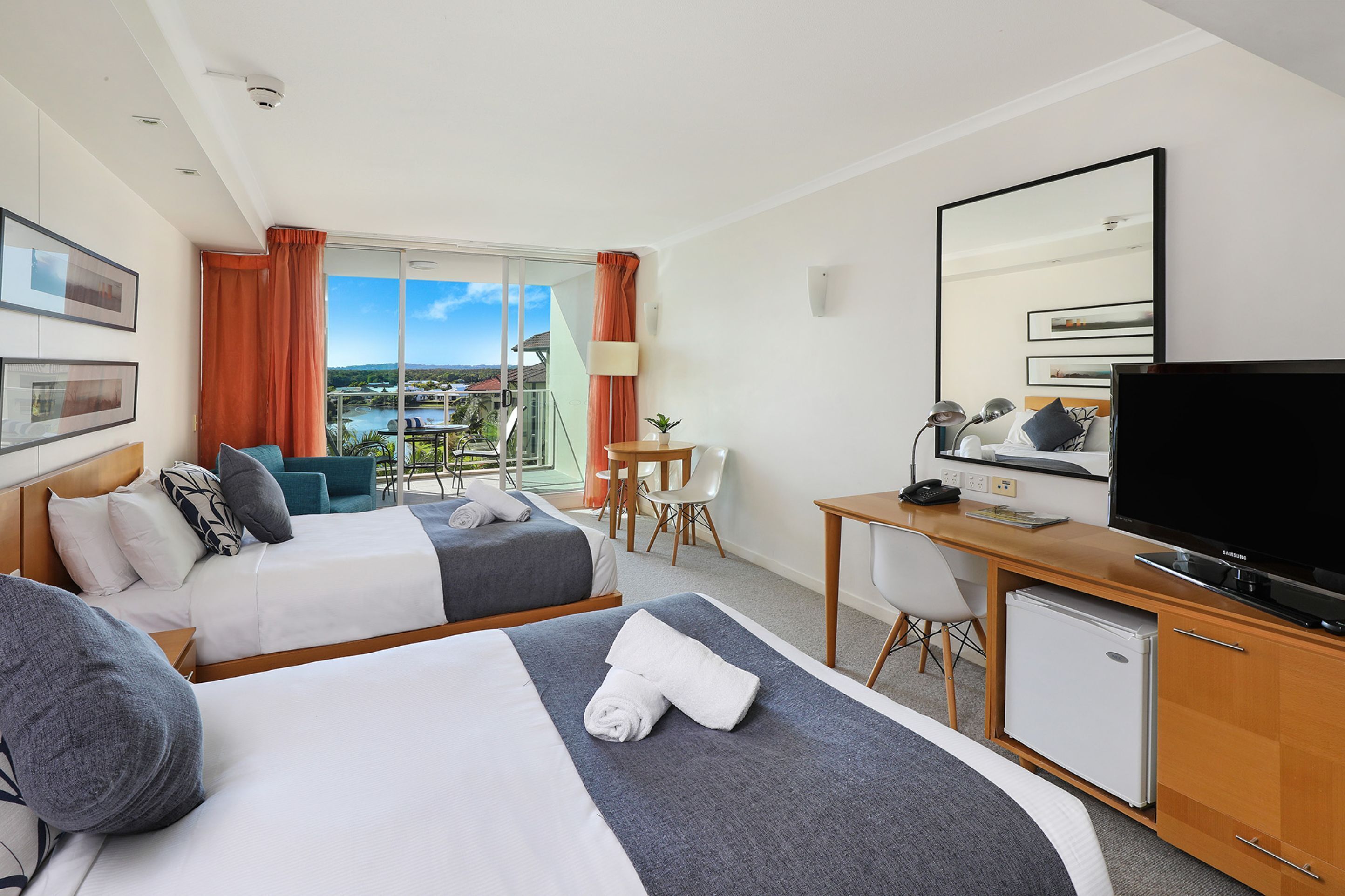 double studio | desk, iron/ironing board, free wifi, bed sheets