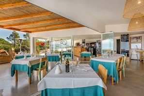 2 restaurants, breakfast, lunch, dinner served; Italian cuisine