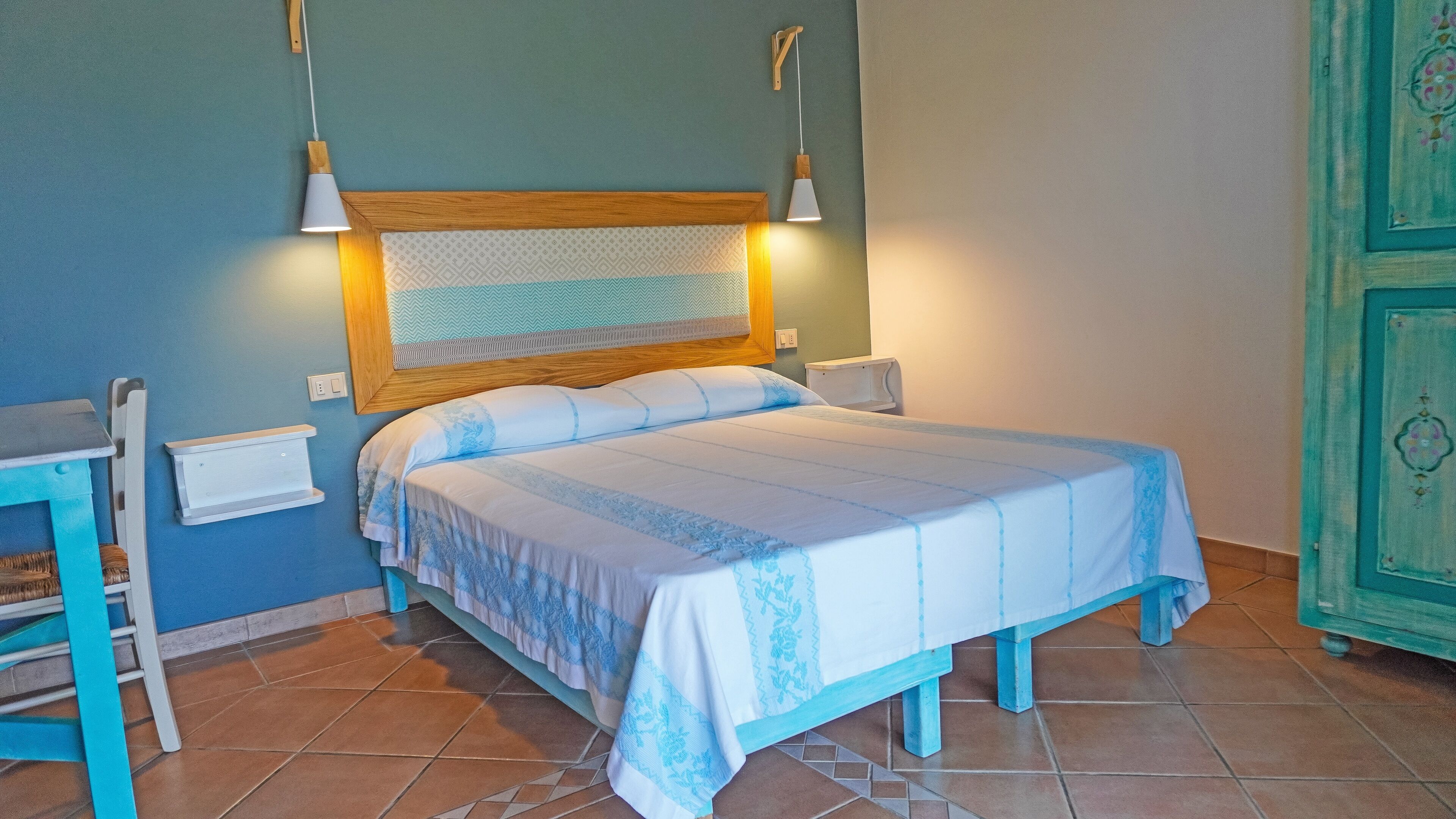 Free cots/infant beds, free WiFi, bed sheets