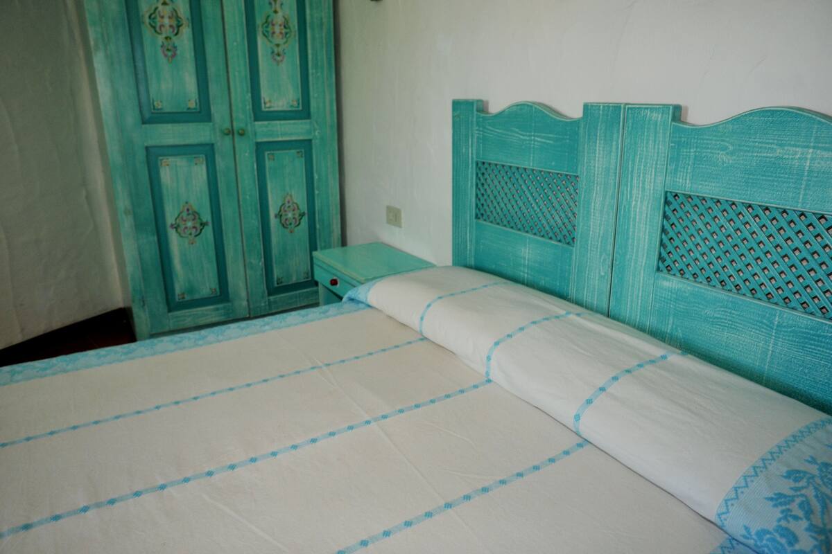 Free cots/infant beds, free WiFi, bed sheets