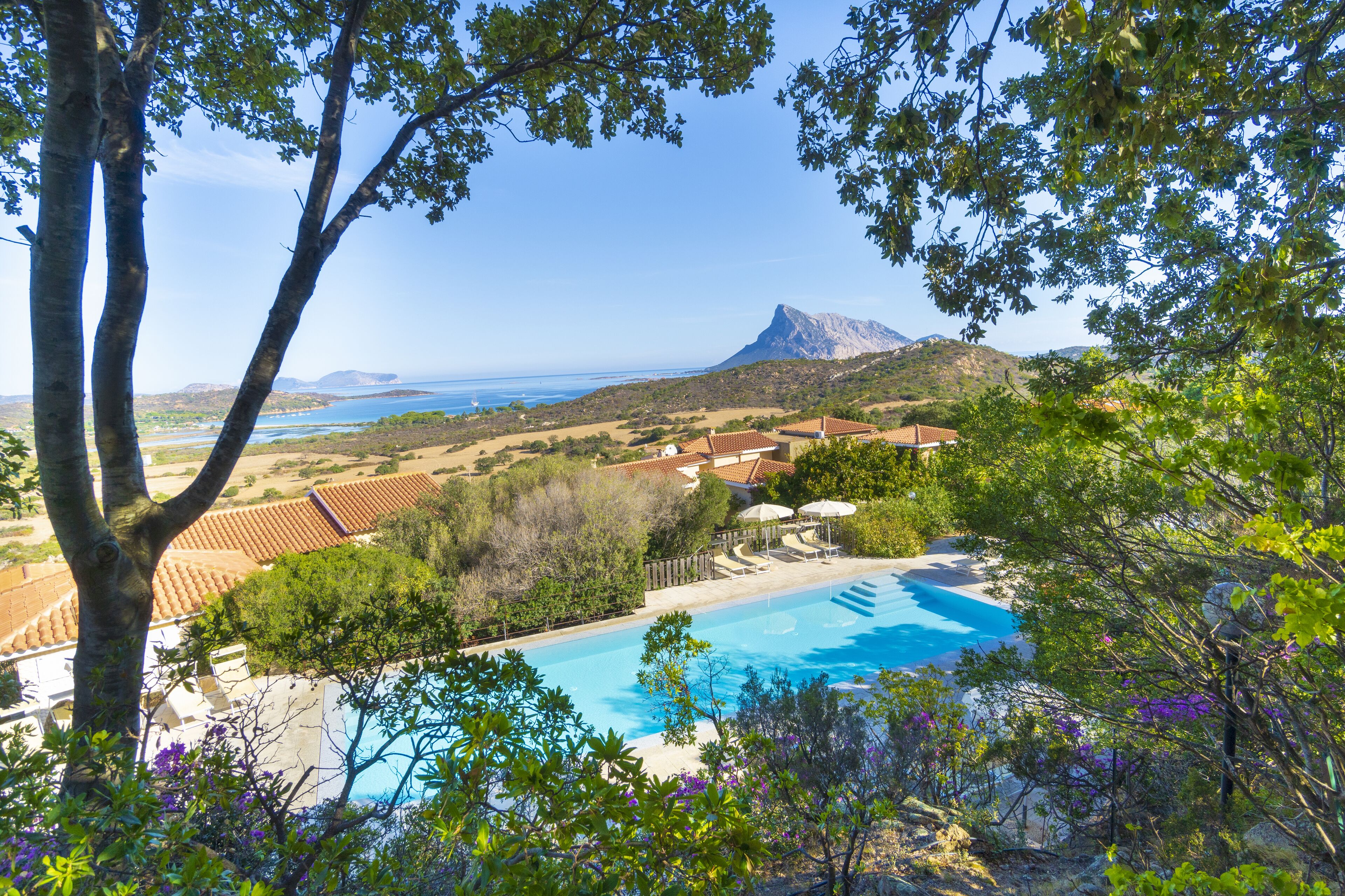 2 outdoor pools, an infinity pool, pool umbrellas, pool loungers