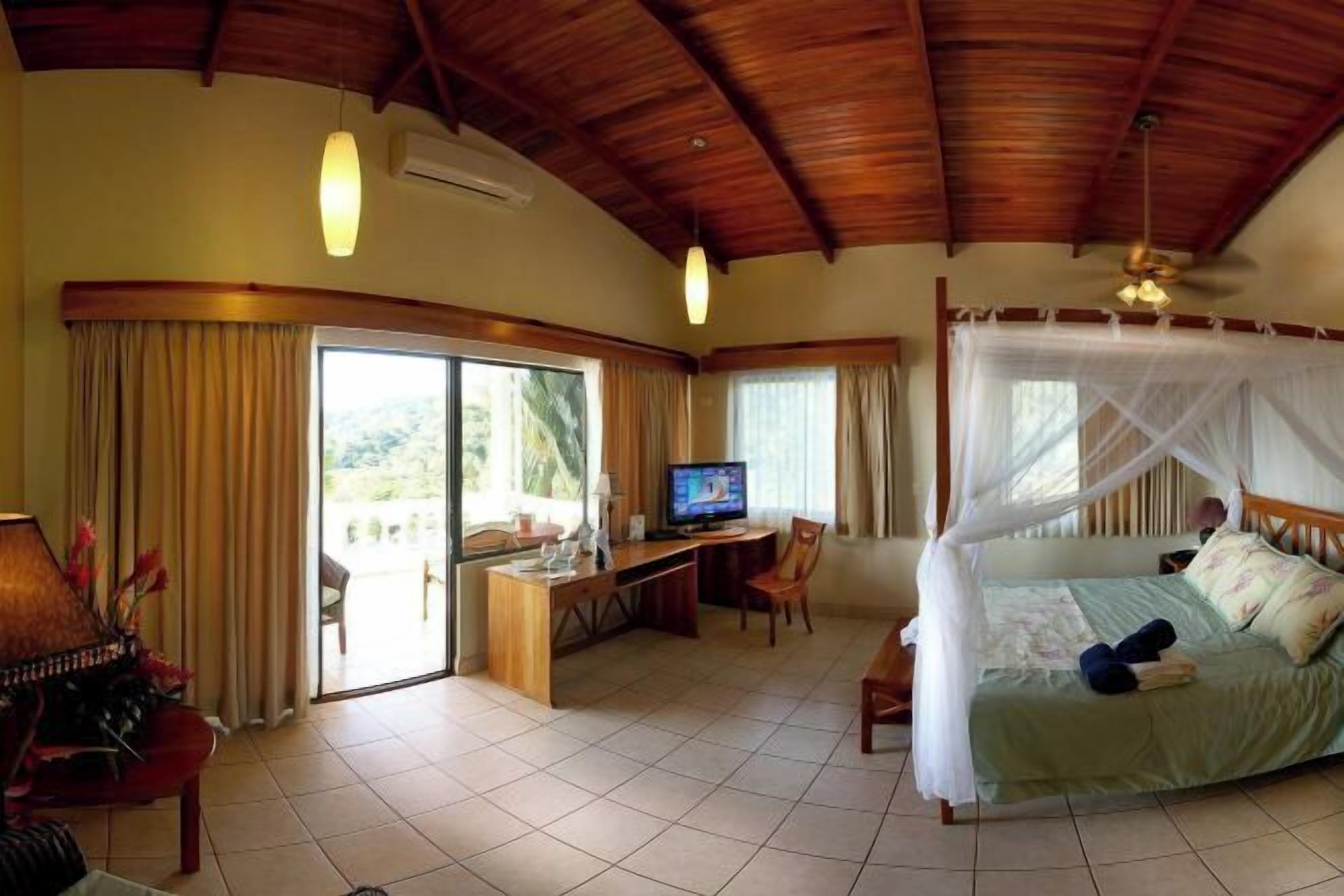 高級寢具、Tempur-Pedic 床墊、迷你吧、客房內保險箱