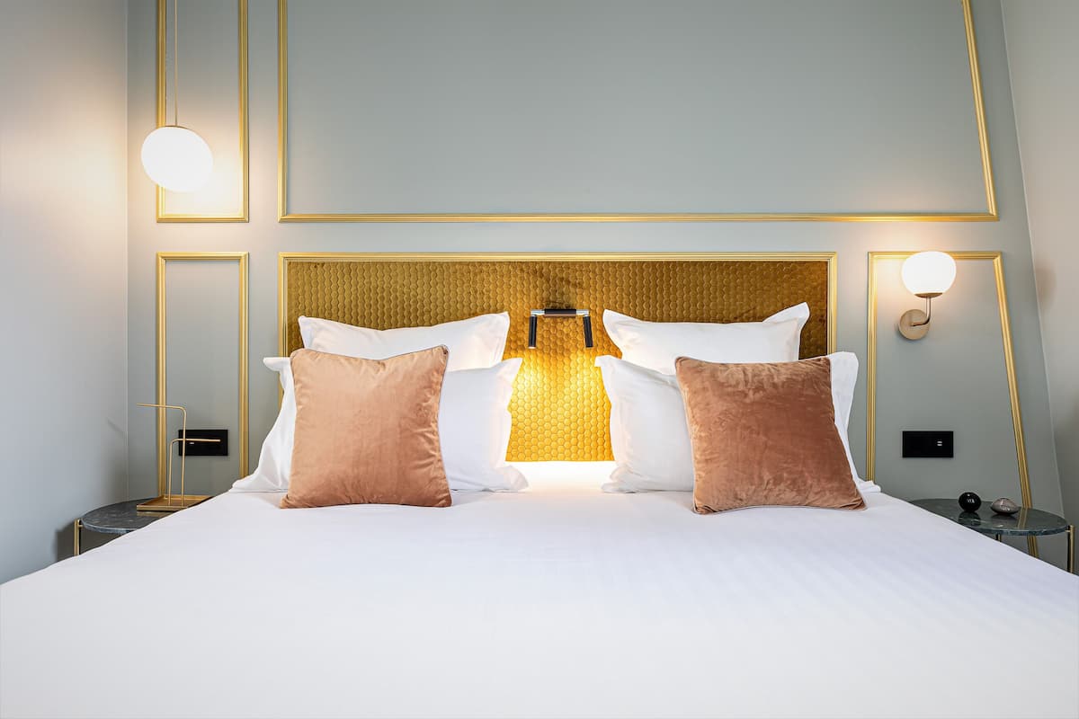 Premium bedding, Select Comfort beds, in-room safe, desk