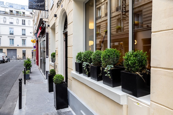 Pintu masuk properti