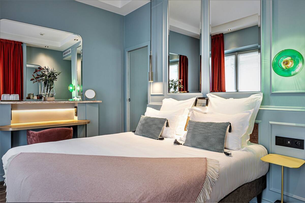 Premium bedding, Select Comfort beds, in-room safe, desk