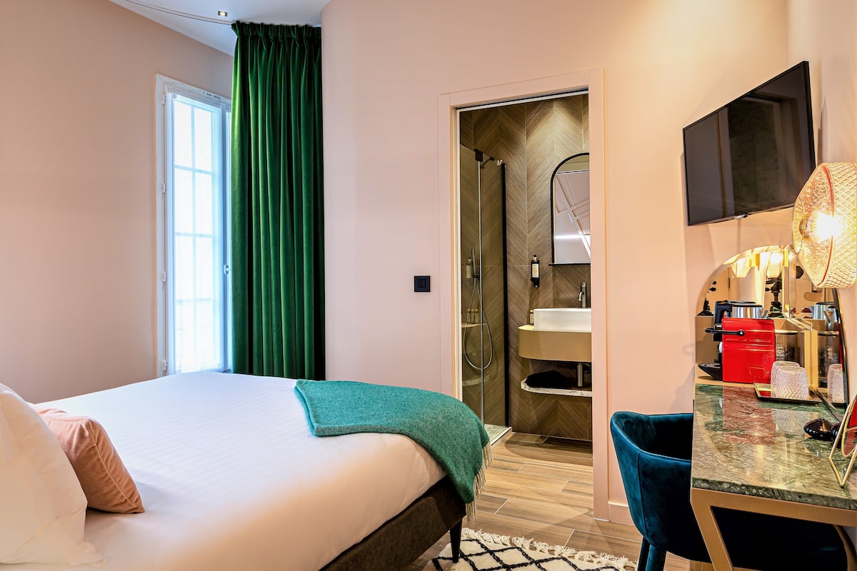 Standard Room, 1 Queen Bed | Premium bedding, Select Comfort beds, in-room safe, desk