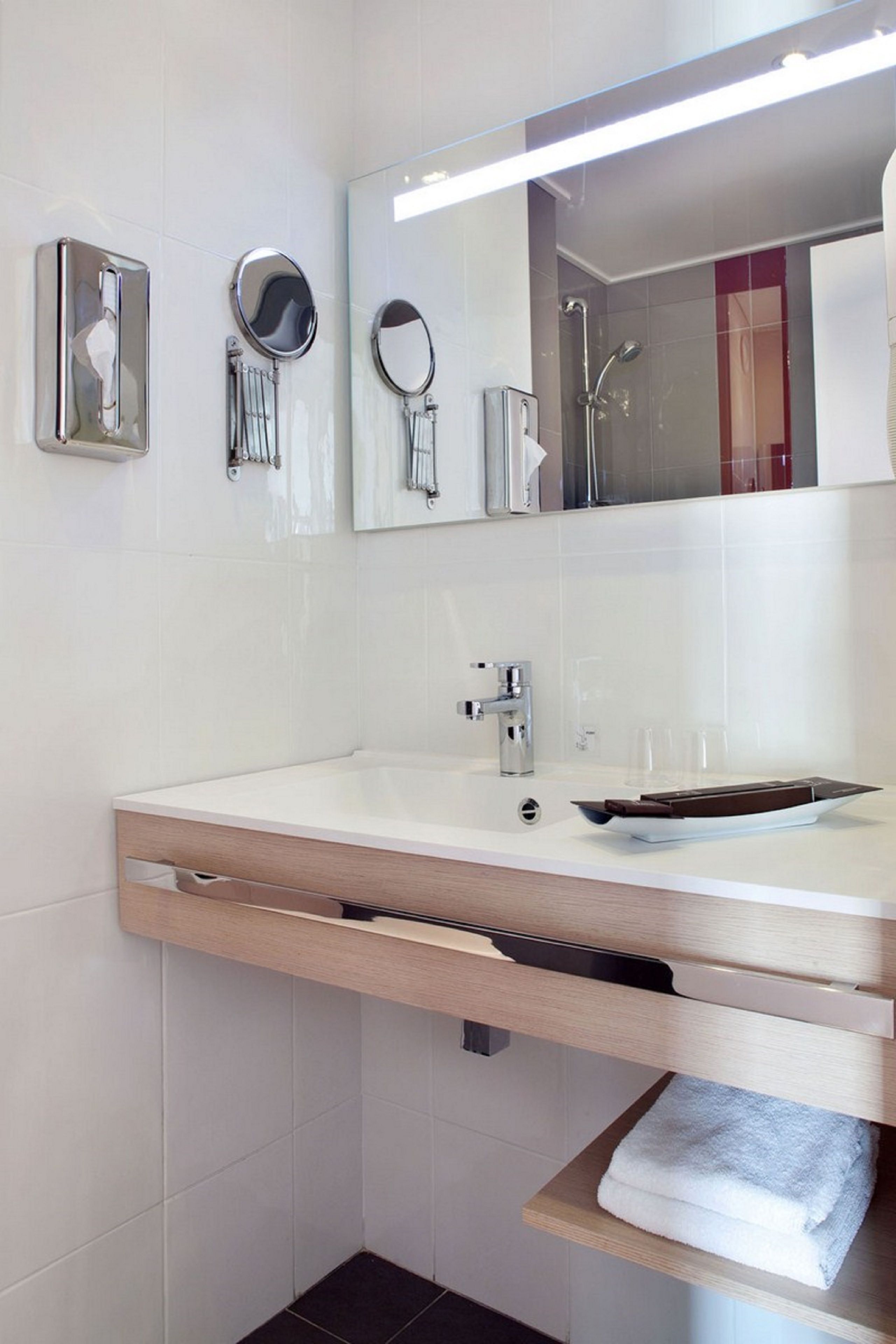 Allergikerbettwaren, Minibar, Zimmersafe, Schreibtisch