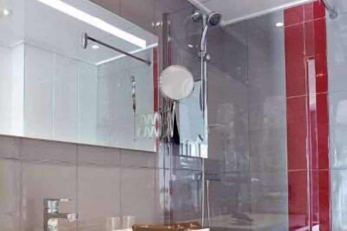 Allergitestet sengetøy, minibar, safe på rommet og skrivebord