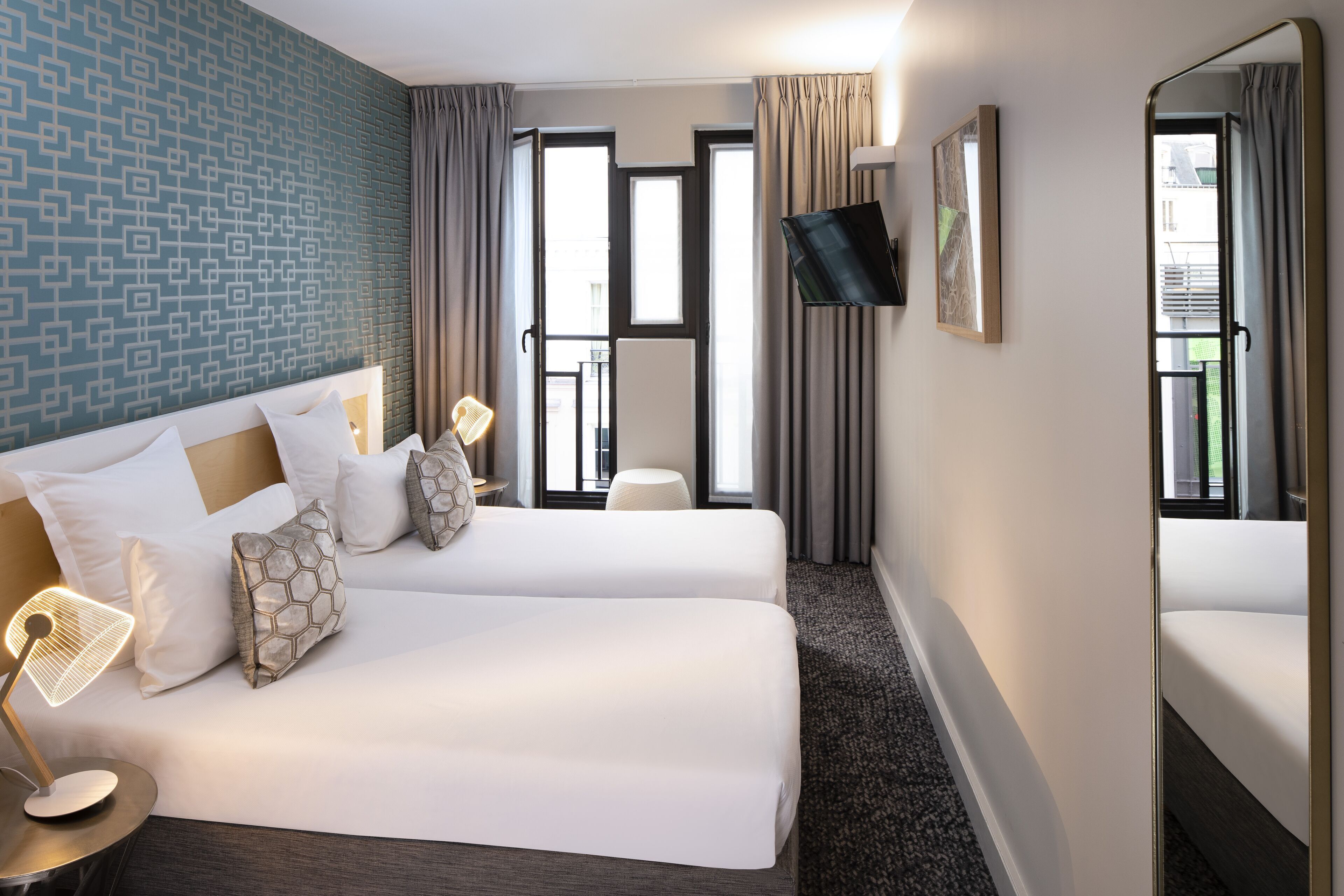 Hypo-allergenic bedding, minibar, in-room safe, desk