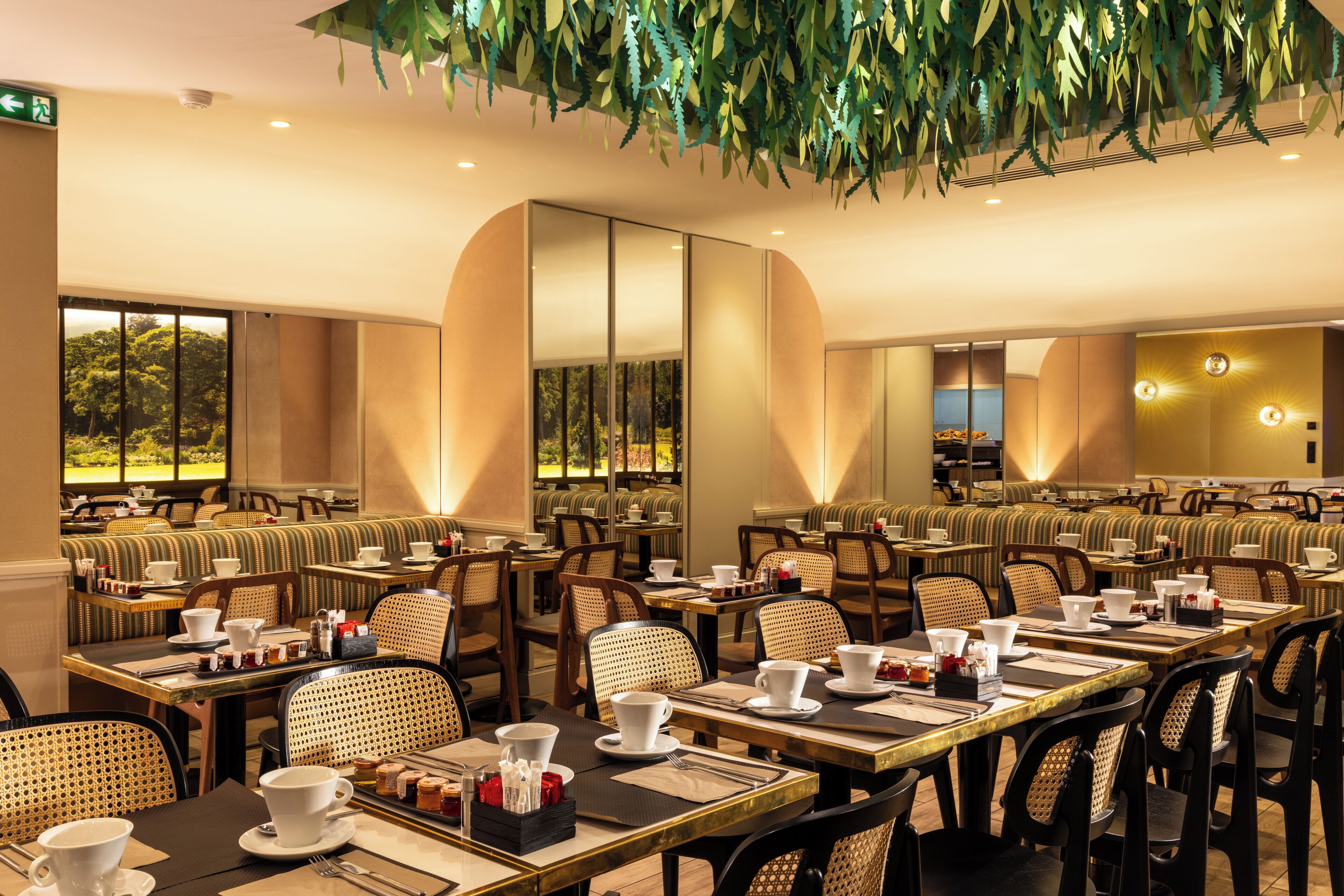 每日供應吃到飽早餐 (每人 EUR15)