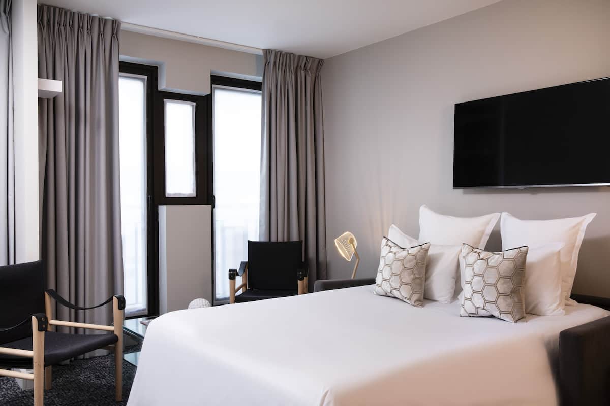 Junior Suite | Hypo-allergenic bedding, minibar, in-room safe, desk