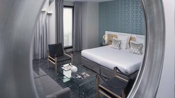 Hypo-allergenic bedding, minibar, in-room safe, desk