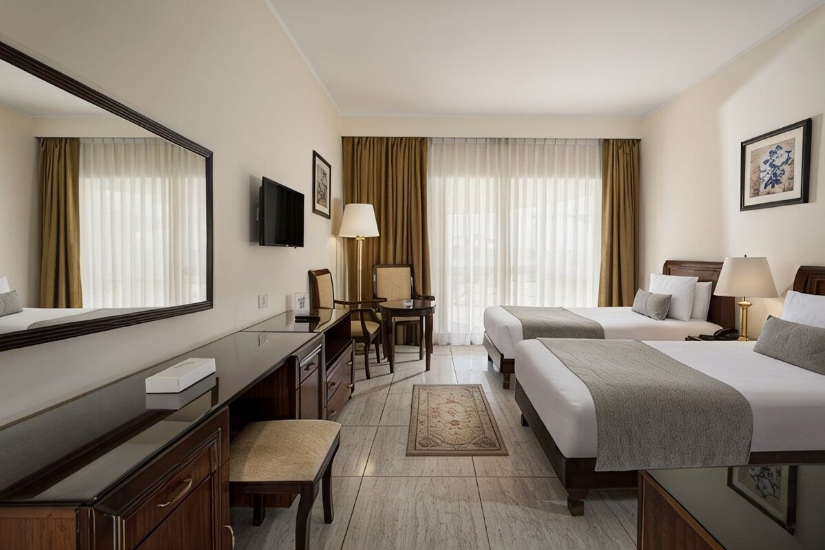 In-room safe, desk, WiFi (free), bed sheets