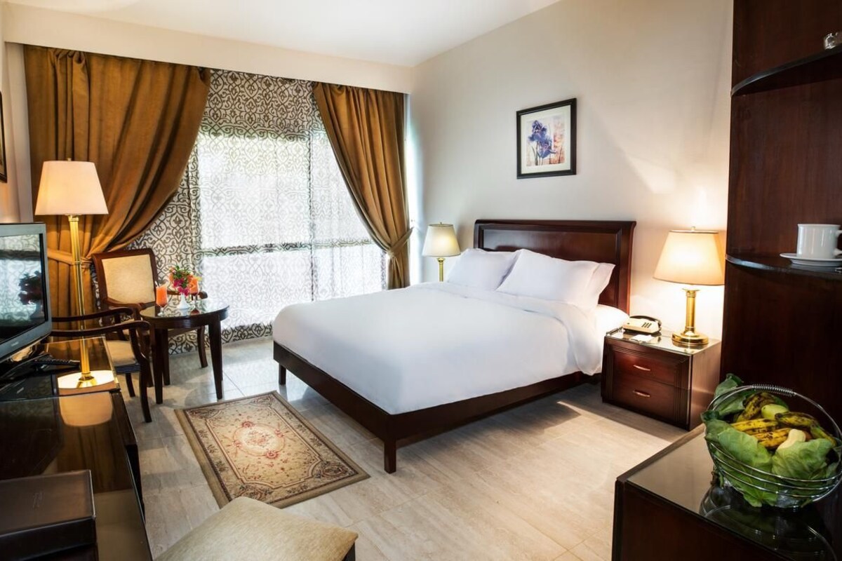 In-room safe, desk, WiFi (free), bed sheets