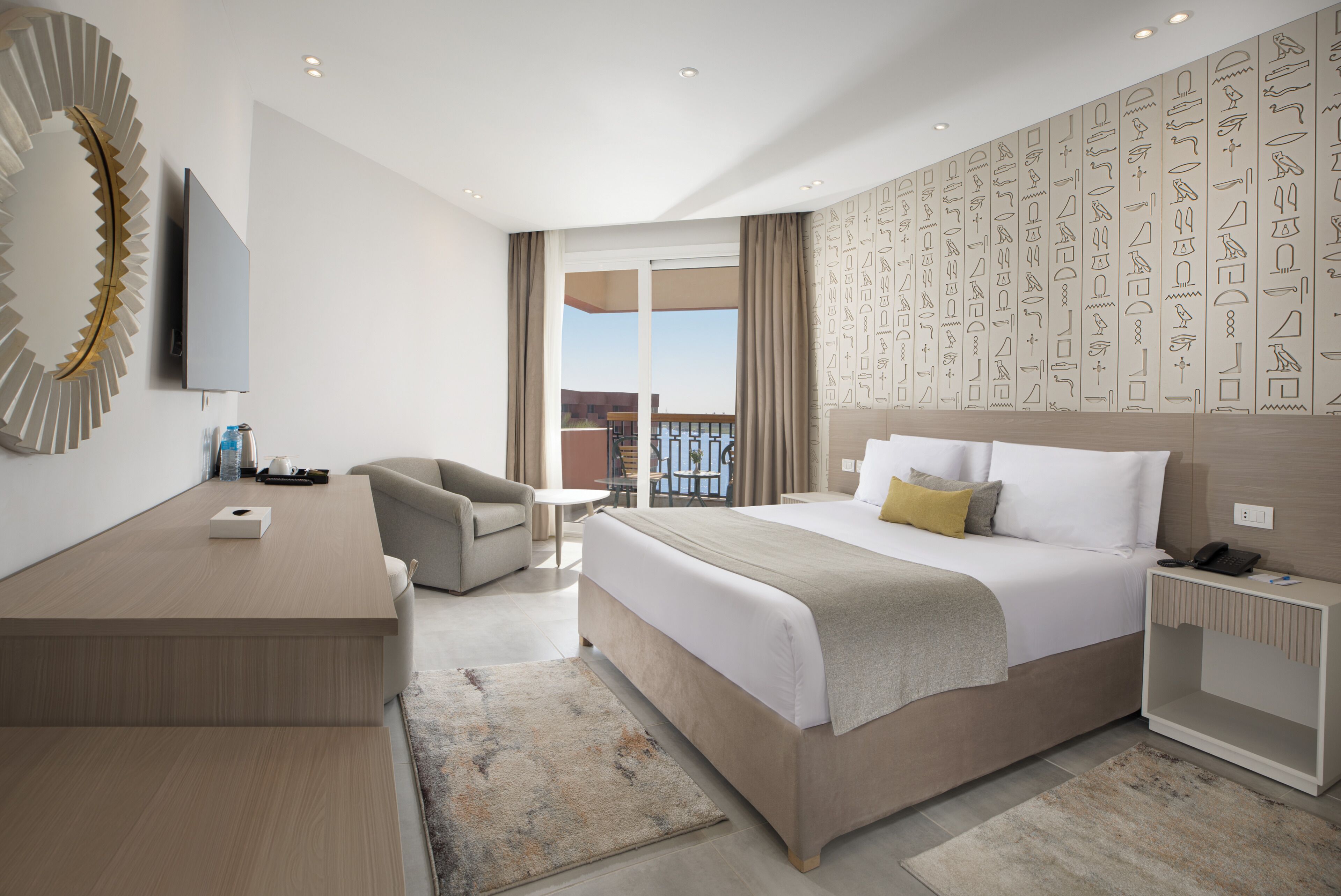 Executive Room | In-room safe, desk, bed sheets