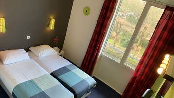 Standard Double Room | Desk, iron/ironing board, free WiFi, bed sheets