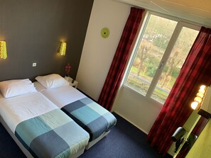 Dobbeltrom – standard | Skrivebord, strykejern/-brett, wi-fi (inkludert) og sengetøy