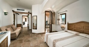 Minibar, in-room safe, individually decorated, individually furnished