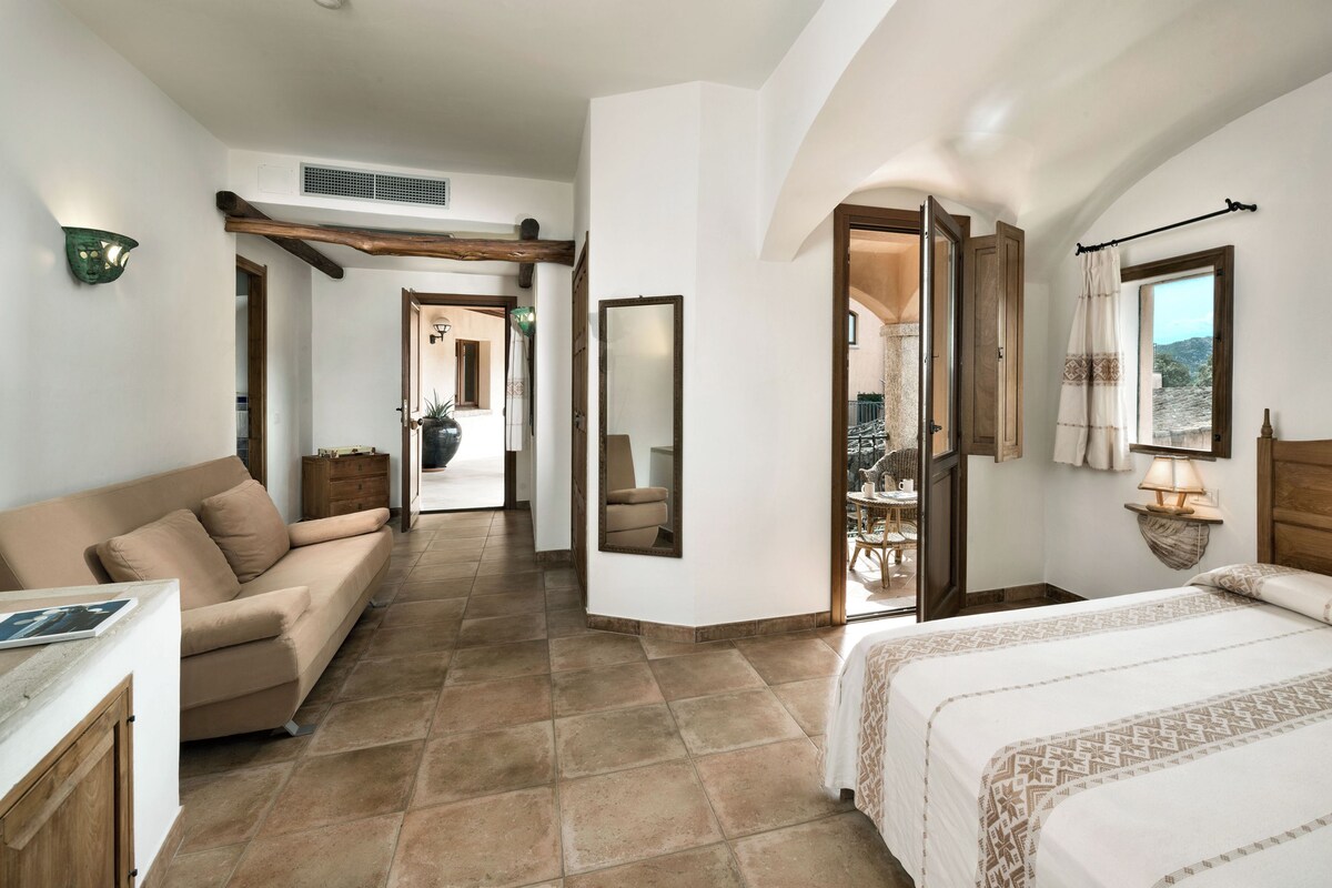 Minibar, in-room safe, desk, soundproofing