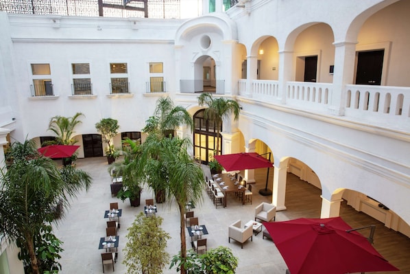 Lobby - DoubleTree by Hilton Toluca (Toluca)