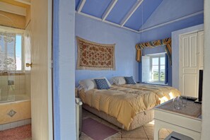 Panoramic Double Room, Lake View | Egyptian cotton sheets, premium bedding, pillow-top beds - La Casa de Bovedas (Arcos de la Frontera)
