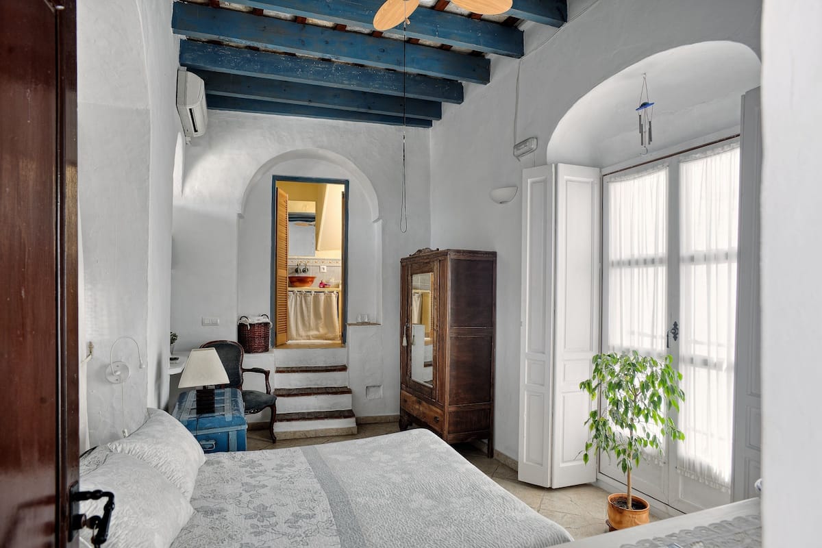 Economy Room, 1 Bedroom | Egyptian cotton sheets, premium bedding, pillow-top beds