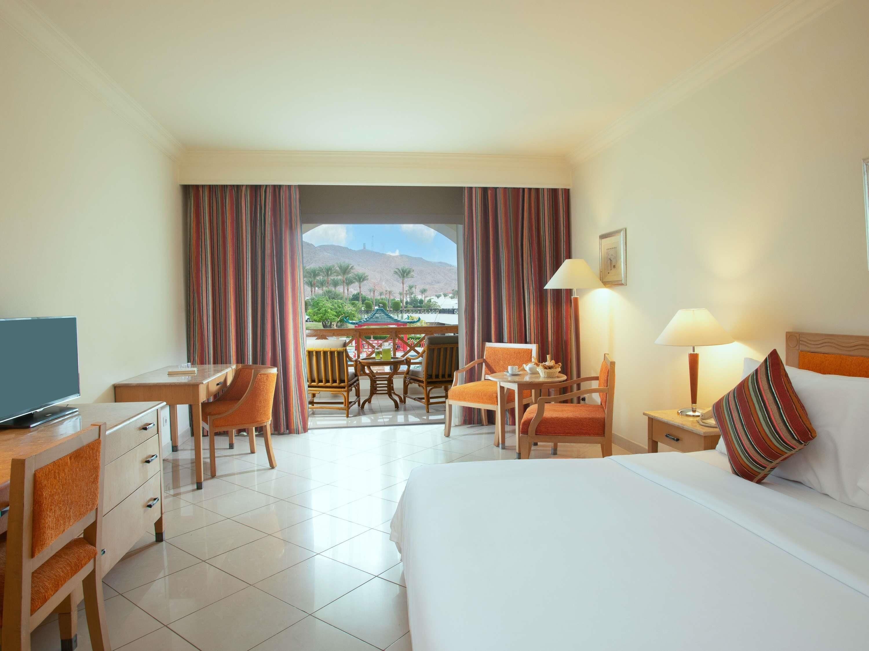 Két bảo mật tại phòng, phòng cách âm, bàn ủi/dụng cụ ủi quần áo 