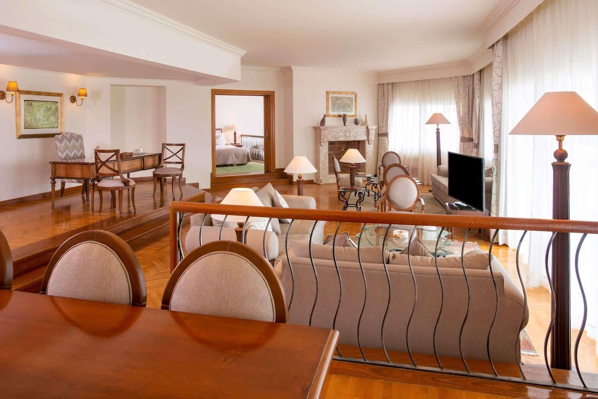 In-room safe, soundproofing, iron/ironing board, free WiFi