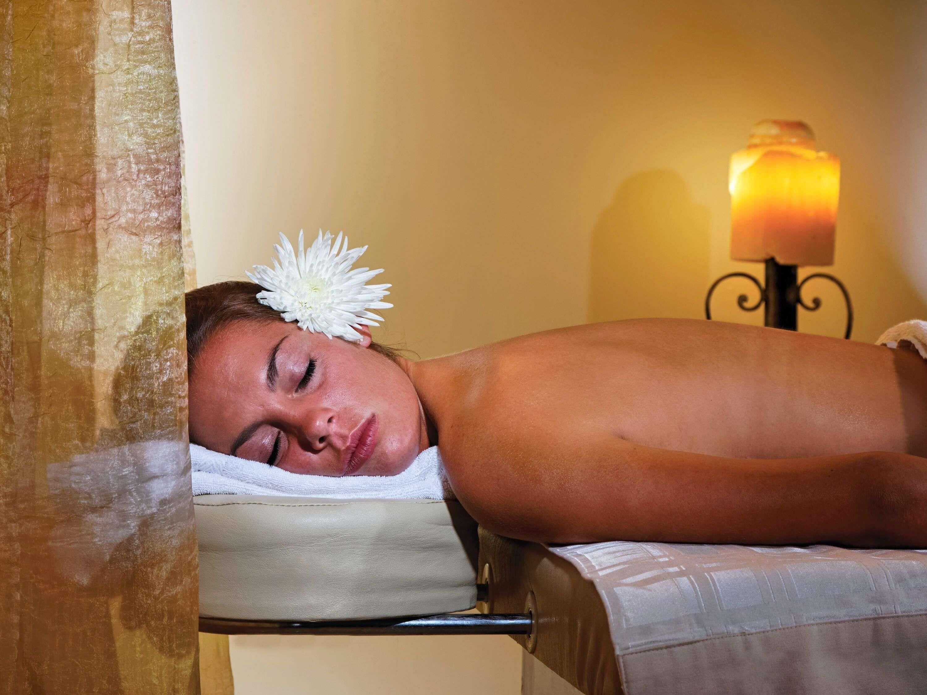 Couples treatment room(s), deep-tissue massages, Swedish massages