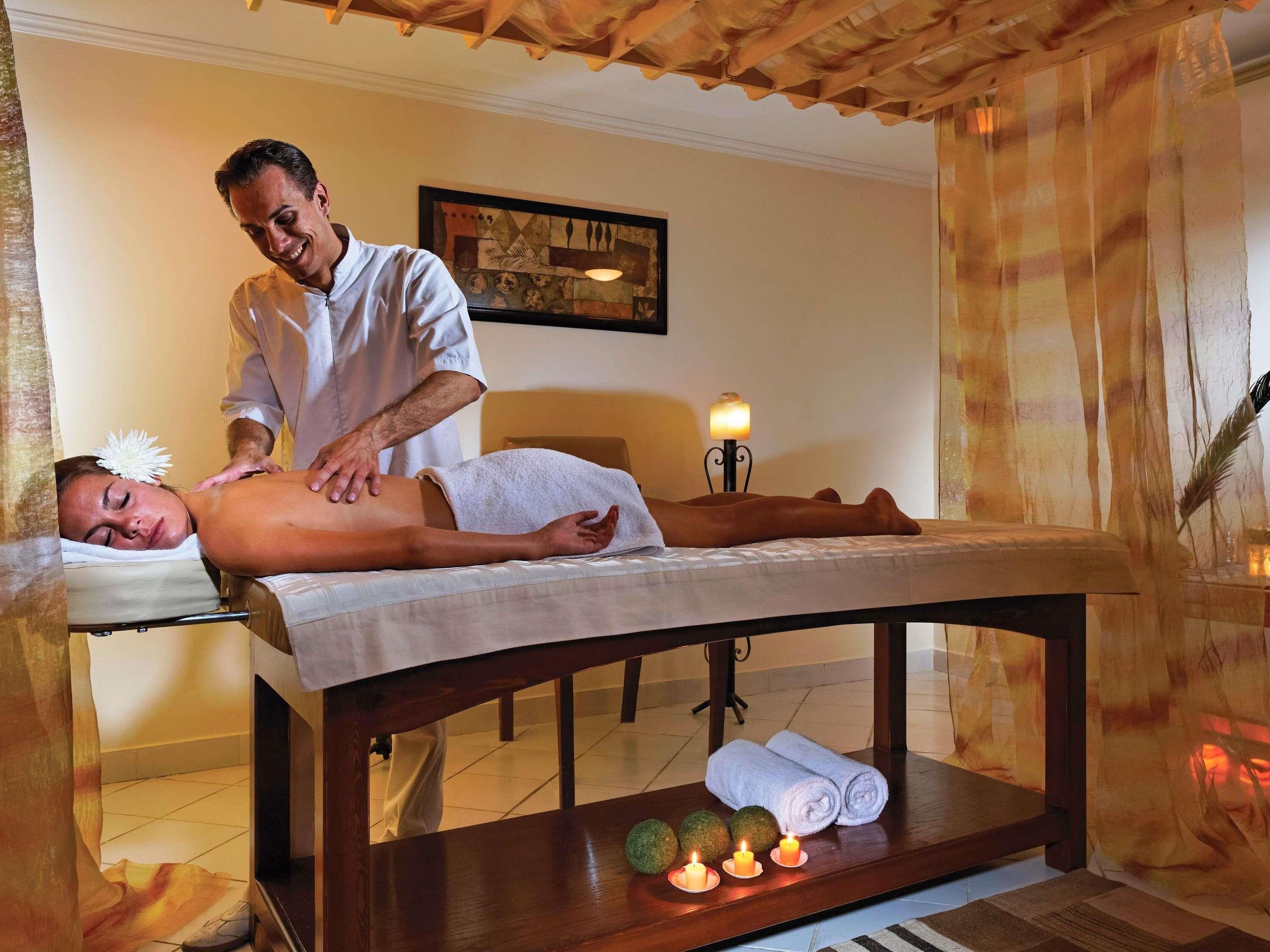 Couples treatment room(s), deep-tissue massages, Swedish massages
