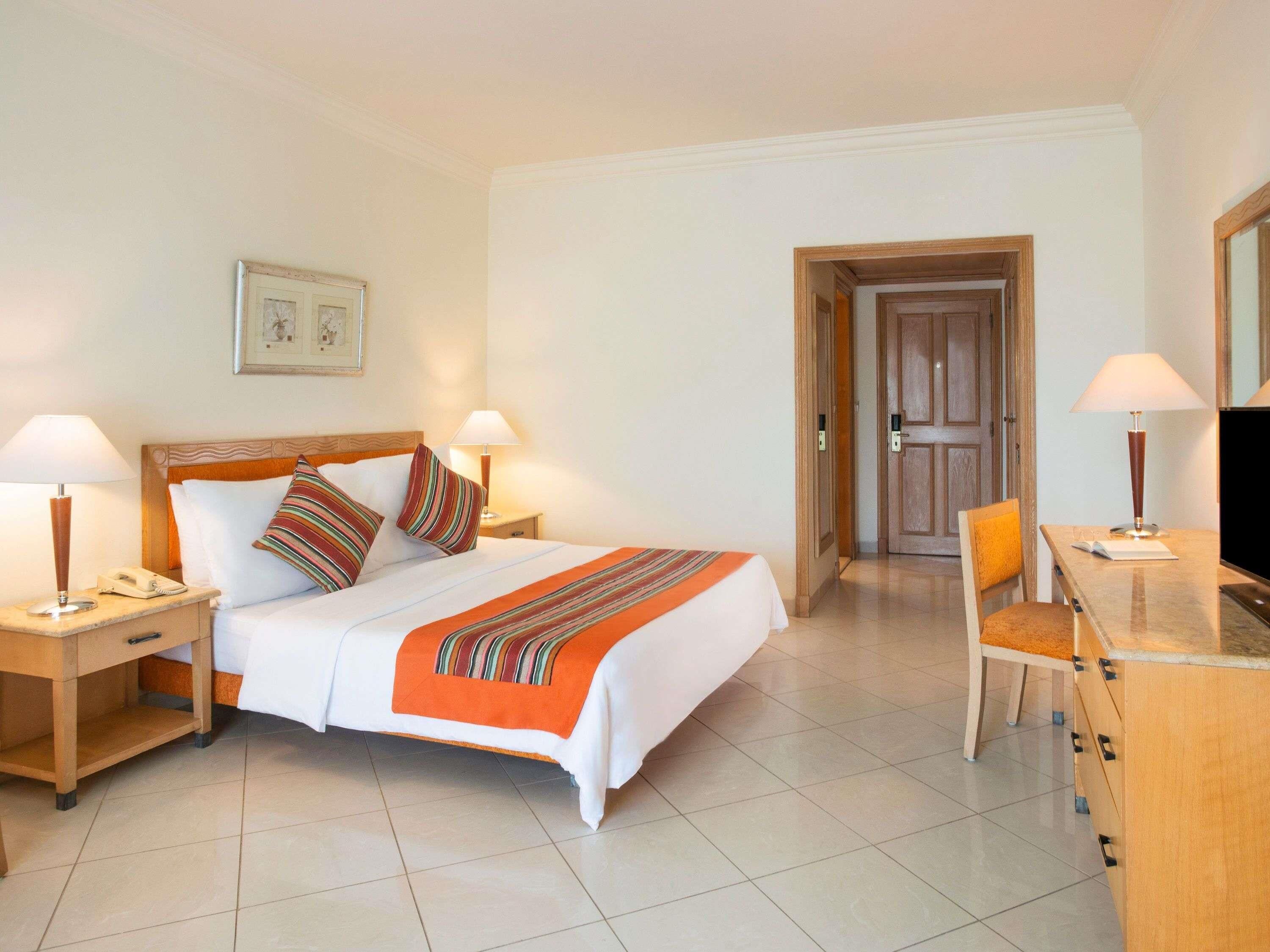 In-room safe, soundproofing, iron/ironing board, free WiFi