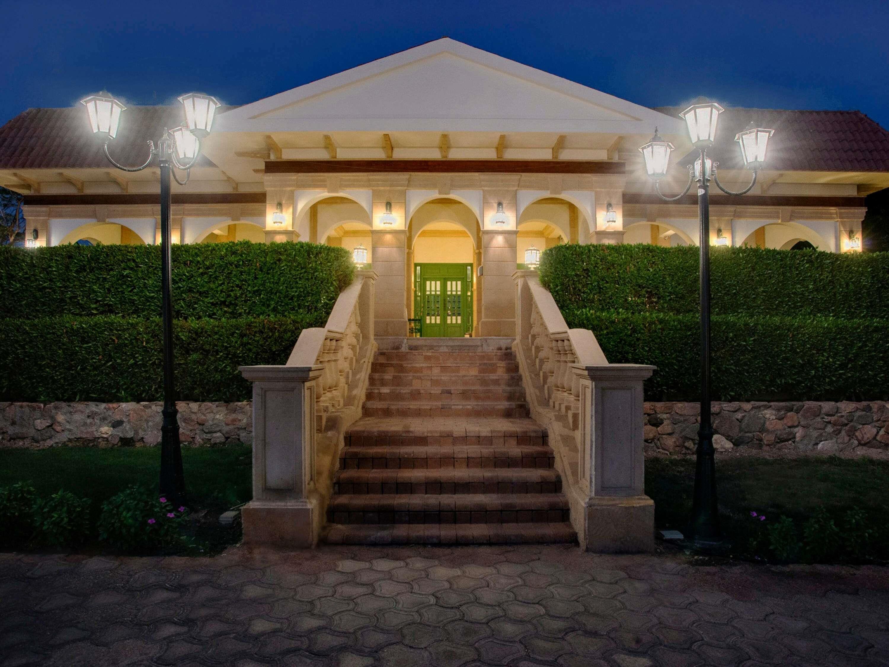 4 restaurantes; se sirven desayunos 